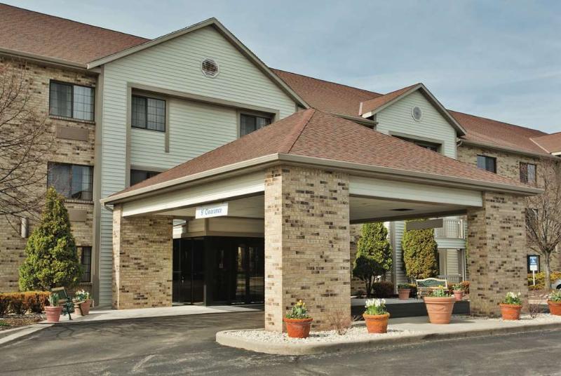 La Quinta By Wyndham Milwaukee Delafield Hotel Exterior photo